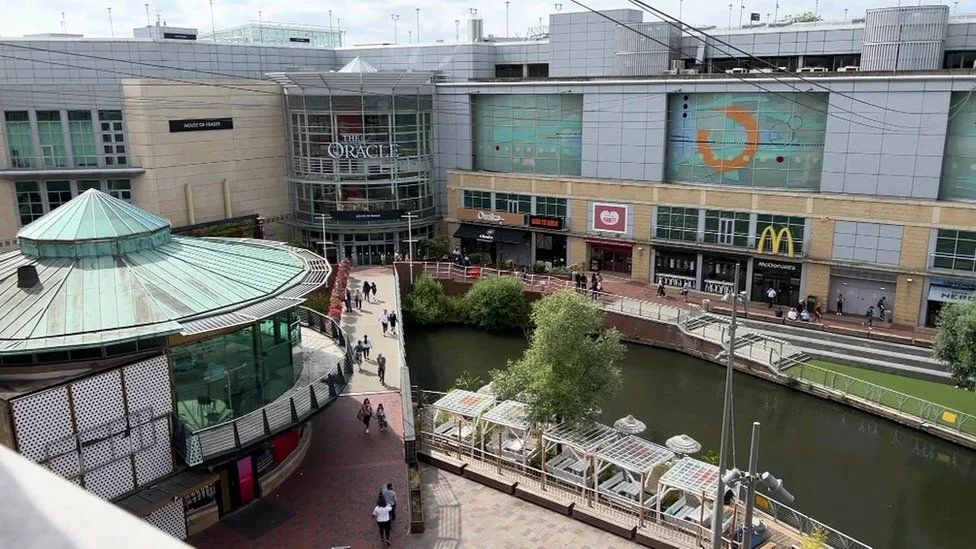 oracle shopping centre in central reading