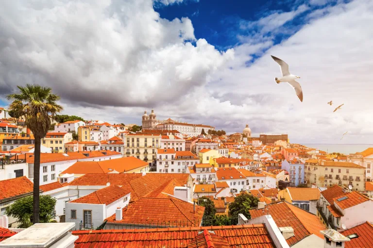 Best Places to Move Abroad: A Guide for Brits Planning an International Home Removal